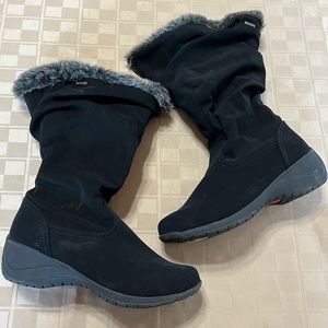 Weatherproof Boots Women 6.5M zip sides 12” tall suede Faux Fur Winter Adventura